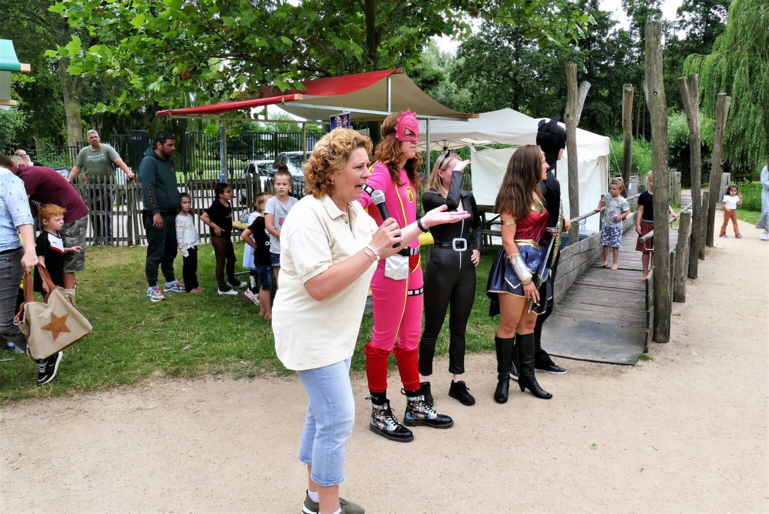 Kathleen-spreekt-Piet-Jonker-weidevenner.nl-speelkraam-tien-jaar