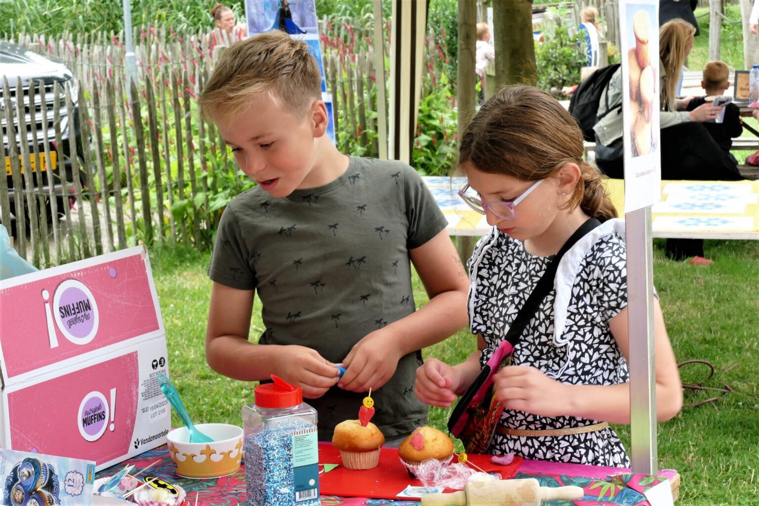 Piet-Jonker-weidevenner.nl-speelkraam-tien-jaar-cupcake-versieren