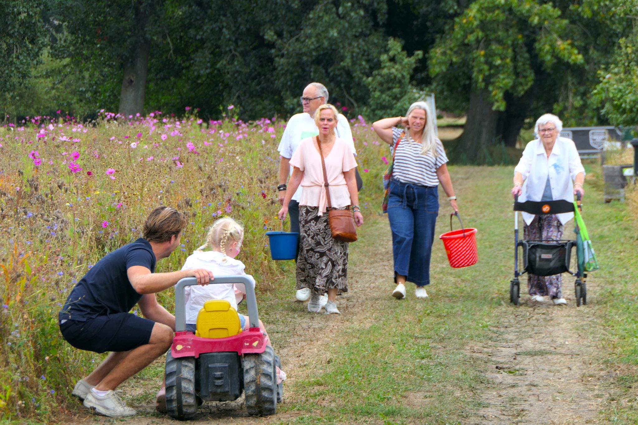 2-weidevenner.nl-Beemster-Bloemen-plukken-46