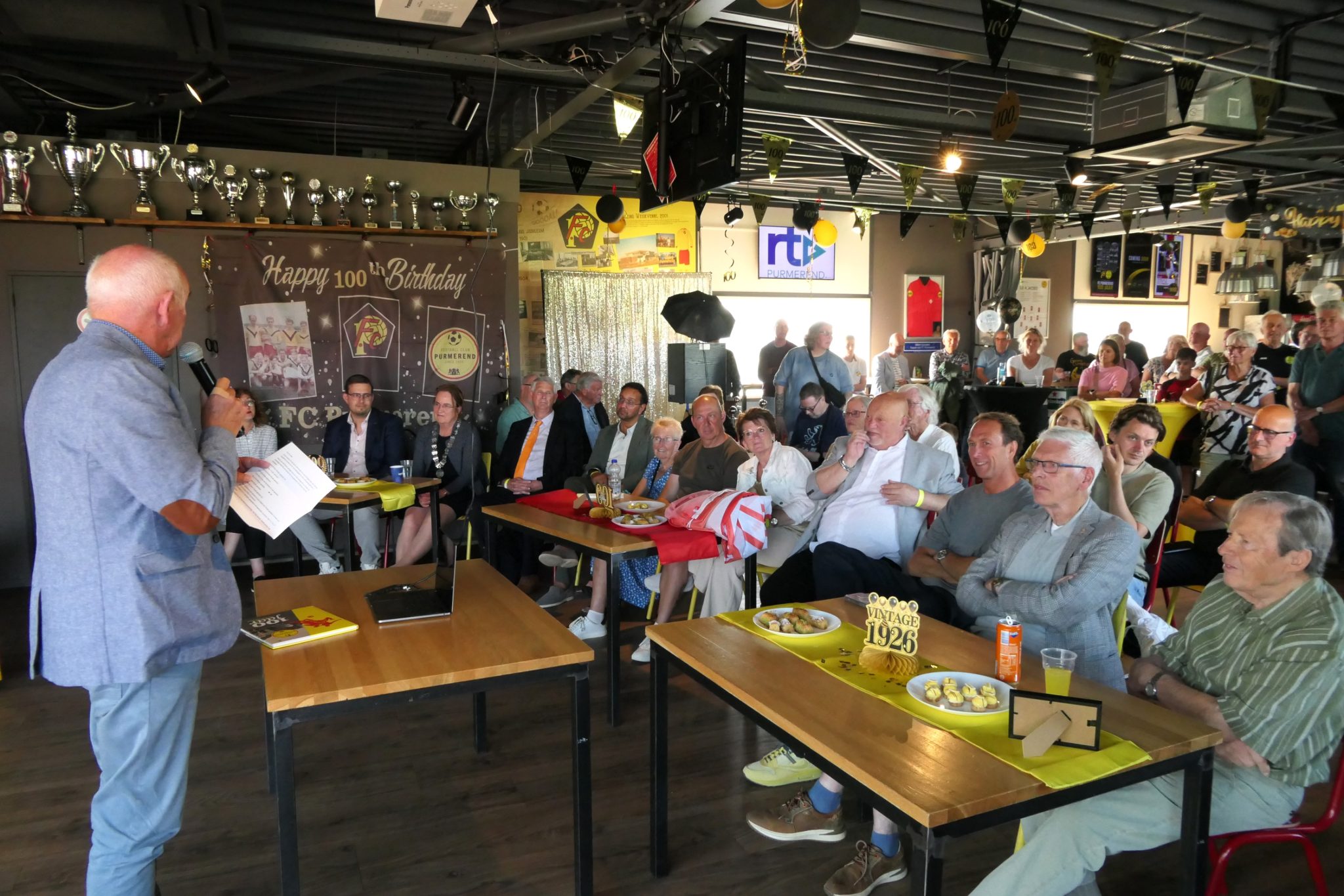 3-zaal-weidevenner.nl-honderd-jaar-FC-Purmerend-26-20