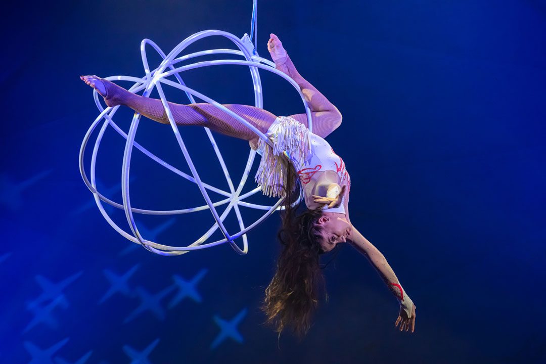 Magic-Circus-2026-Bola-Anna-Jednorowics-in-de-Aerial-Splitting-Globe-01-Picture-by-Piet-Hein-Out