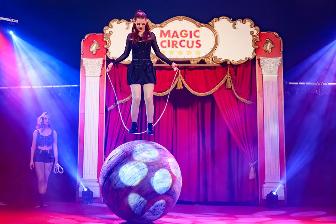 Magic-Circus-2026-Bola-Felicity-Lucy-Loopkogel-Balance-01-Picture-by-Piet-Hein-Out
