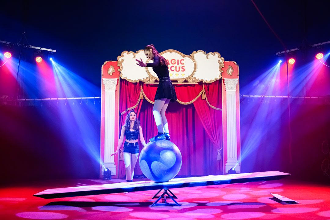Magic-Circus-2026-Bola-Felicity-Lucy-Loopkogel-Balance-02-Picture-by-Piet-Hein-Out