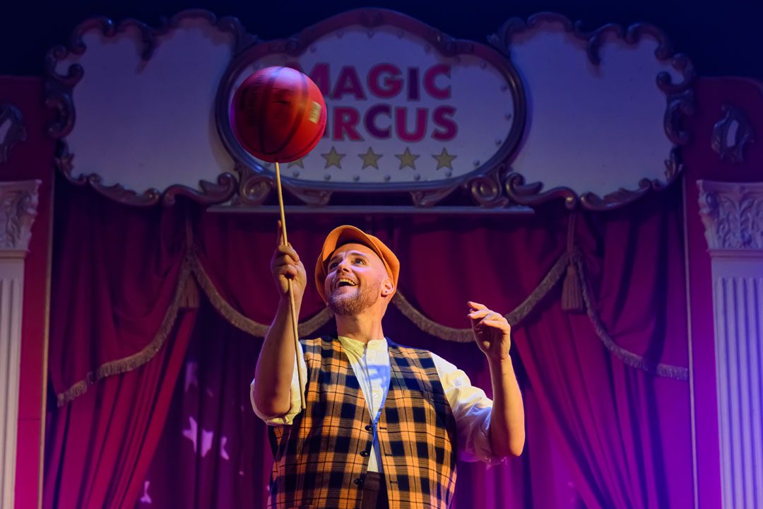 Magic-Circus-2026-Bola-Jofri-Nederlands-beste-circuskomiek-02-Picture-by-Piet-Hein-Out