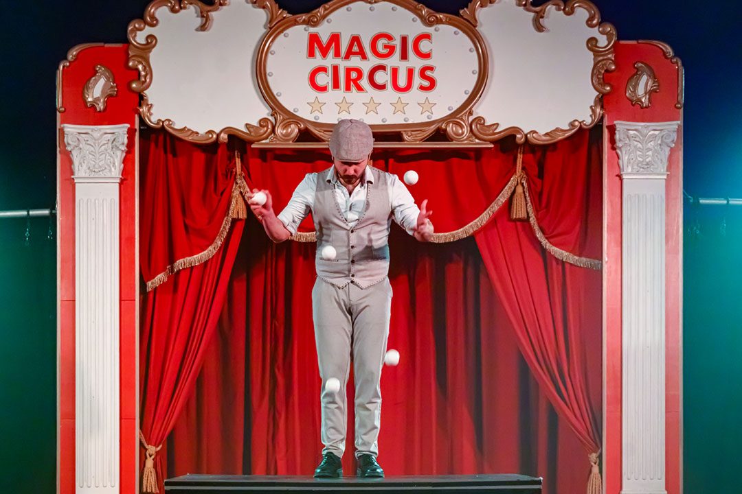 Magic-Circus-2026-Bola-Mario-Gasser-Bounce-juggling-01-Picture-by-Piet-Hein-Out