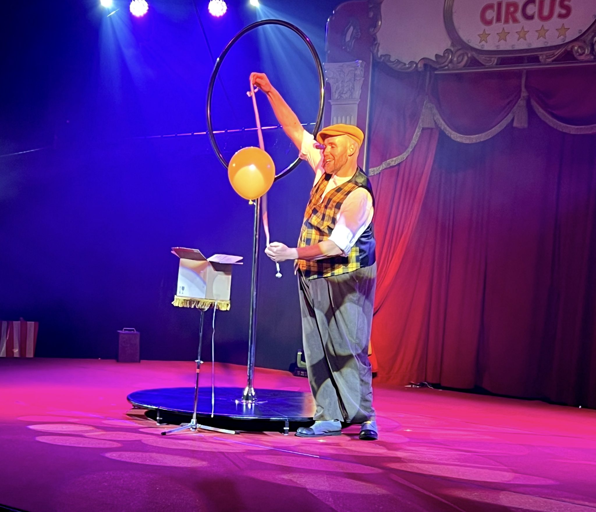 clown-jofri-magic-circus