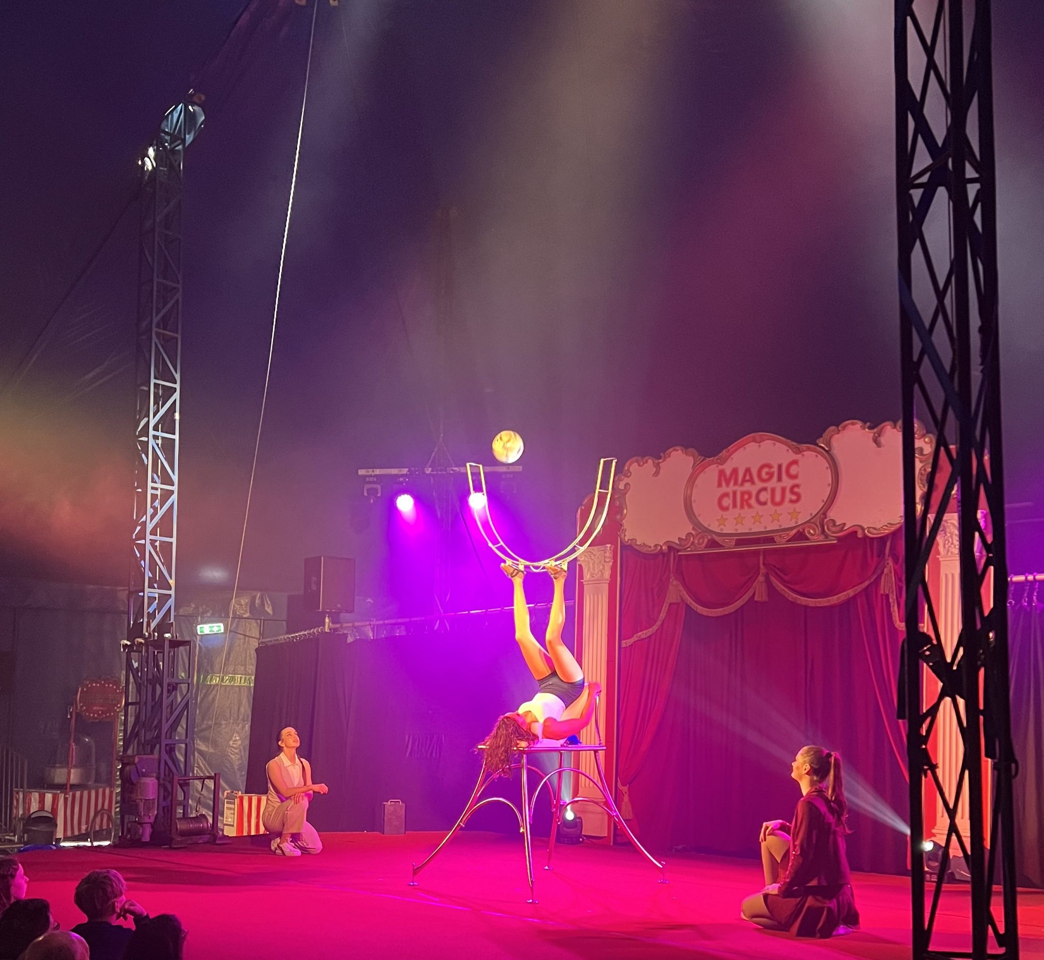 magic-circus-balo